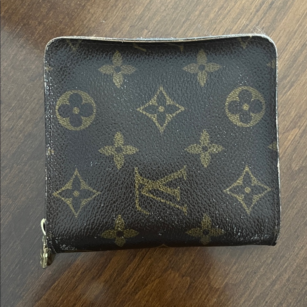 Louis Vuitton Monogram Wallet - Picture 3 of 11